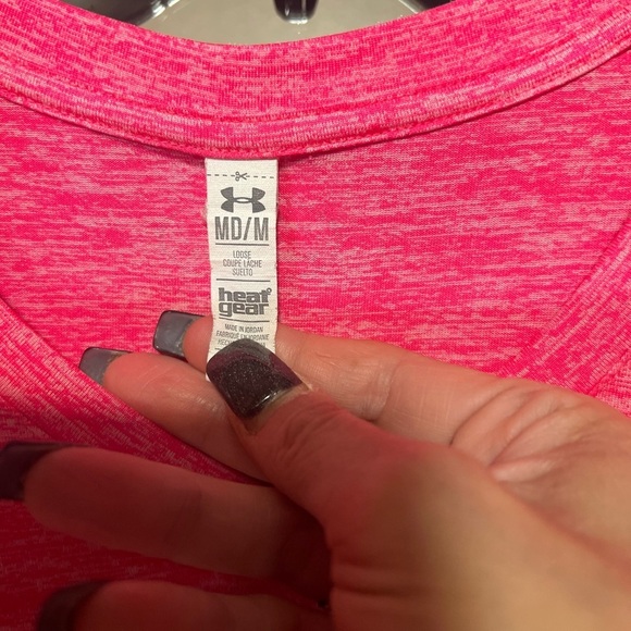 🔥3 for $25🔥 EUC- HOT PINK UNDER ARMOUR HEAT GEAR ATHLETIC TOP SZ M - Picture 5 of 6